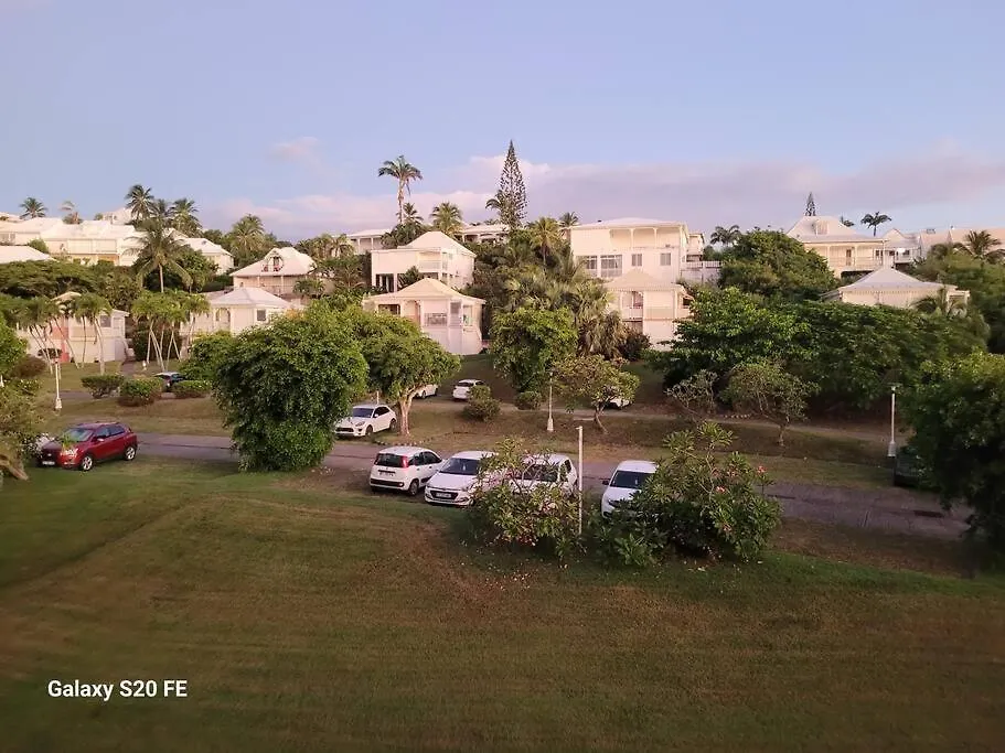 Grand Studio Les Pieds Dans L'Eau! Saint-Francois  Apartment
